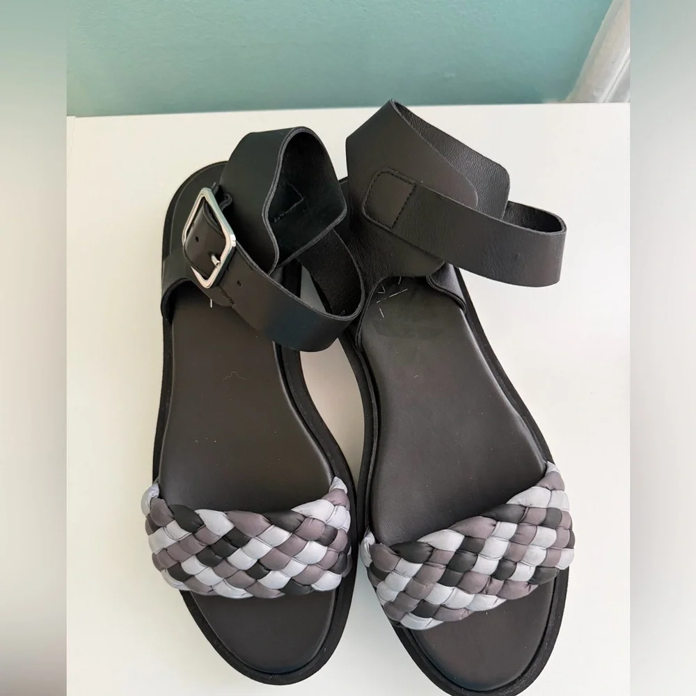 AGL Mirea Platform Ankle Strap Sandals in Nero/Carbon Size 39 US 8.5
